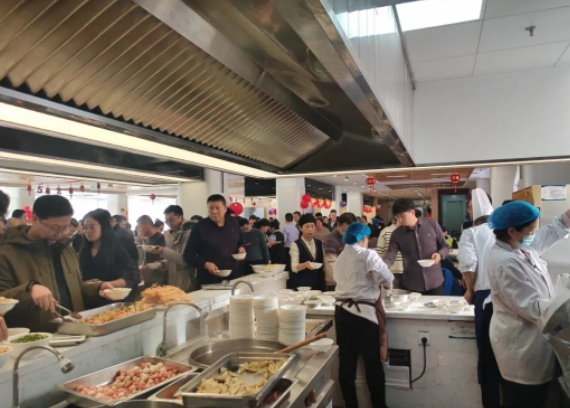 “兩載香韻，餐暖人心”——塔林鼎尚餐飲烏市二分公司項(xiàng)目部慶典活動(dòng)圓滿(mǎn)舉行
